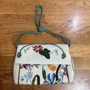 Vintage ELIZABETH TURNER Louisville Iris Floral Ivory Needlepoint Purse